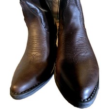  Ruffel Bootoes. Embossed