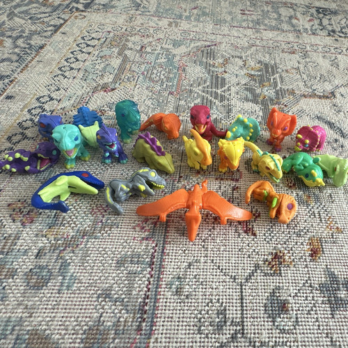 Kinder egg dinosaurs - , assorted