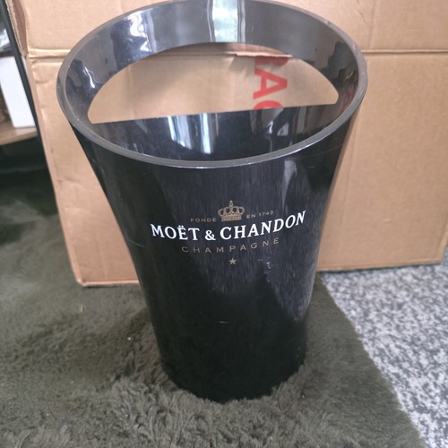 Moet chandon black champagne - &,