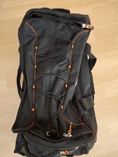 large holdall bag on wheels