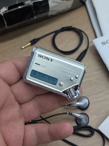 Sony e75 network walkman - network,