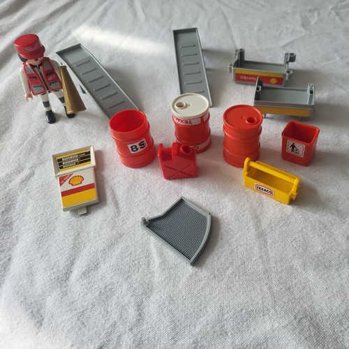 Playmobil oil cans - cans,