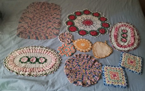 Vtg lot doilies - lot, 6
