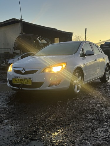 Breaking vauxhall astra - breaking, j