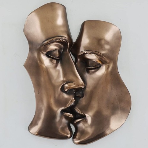 Lovers kiss plaque - lovers, cold