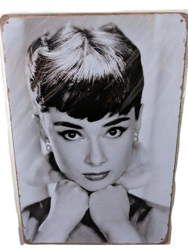 Audrey hepburn portrait - b&w,