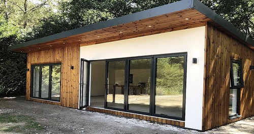 Stråndå stomhaus ltd log - -,