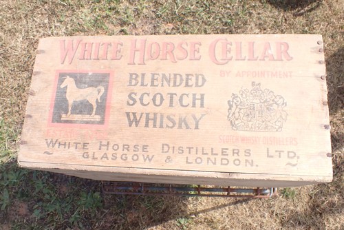 Vintage white horse cellar - white,