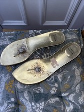 Stuart Weitzman Gold Slip On Kitten Heel Flip Flops Eu 41.5