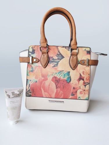 Laura ashley beige brown - laura,