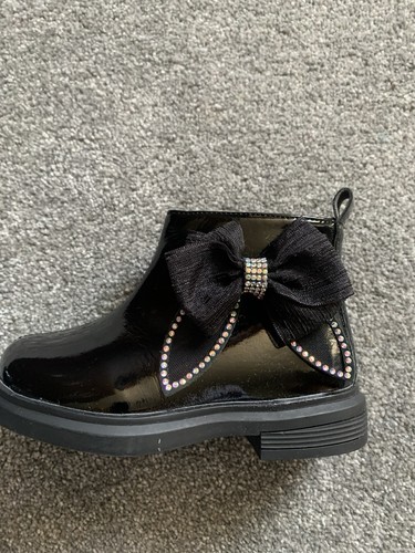 Girls black boots - black,