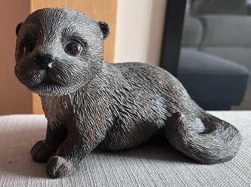 Young otter figurine - young,