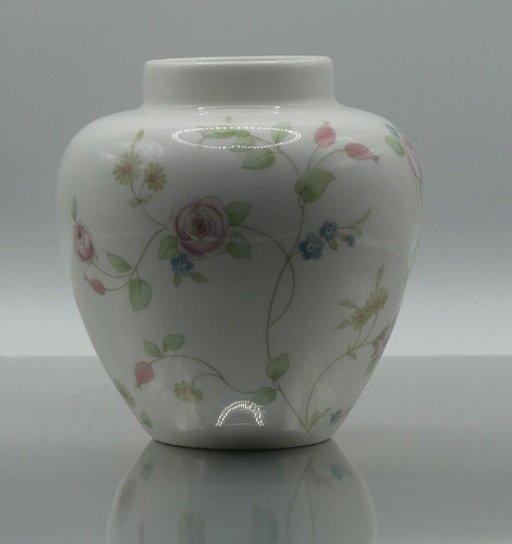 Wedgwood rosehip vase - wedgwood, bone