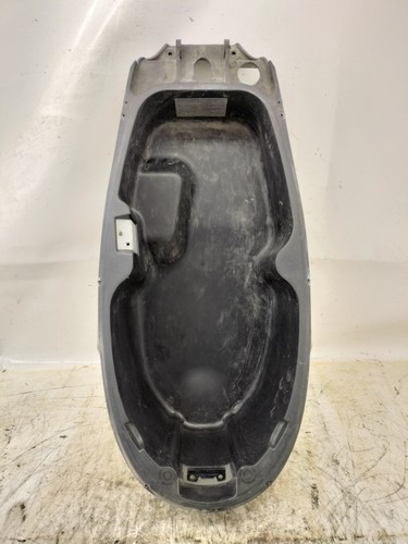 Under saddle compartment - under,