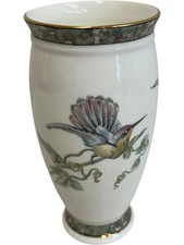 Wedgwood Humming Birds Bone China Vase Made in England 1991 Floral Design