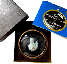 THE LUTE PLAYER CAMEO WALL PLAQUE - Miniature World Of Peter Bates - 7.5cm Brass