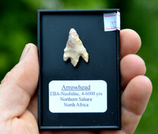 GENUINE prehistoric,  Flint  BARBED ARROW HEAD, Neolithic -early bronze age, #13