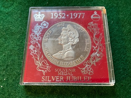 1952 1977 queen elizabeth - -,