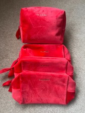1  x  Clarins Make Up Bag