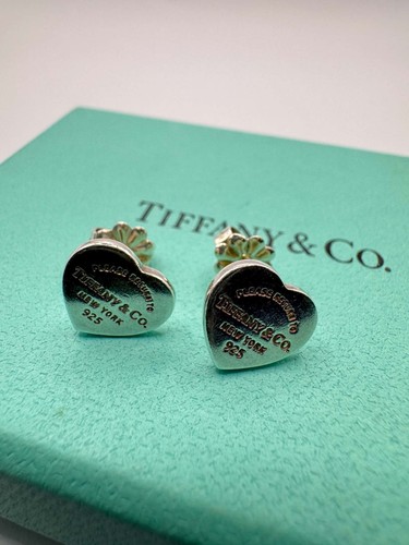 Tiffany trademark heart - &,