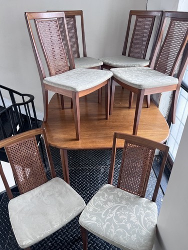 Plan extendable dining table - extendable,