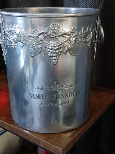 Moet chandon champagne - &,