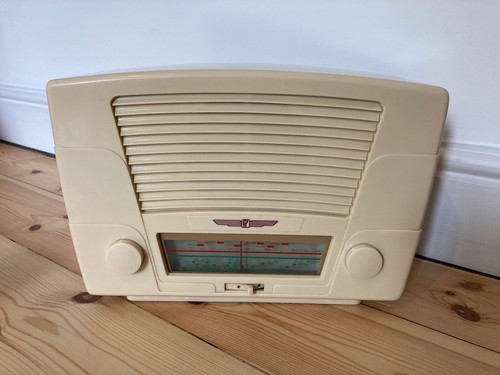 Vintage bakelite radio cream - bakelite,