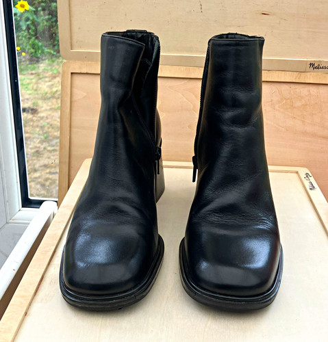 Women black faux - 90’s,