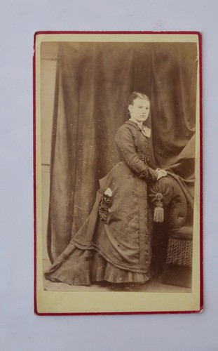 Cdv pretty lady - of, in