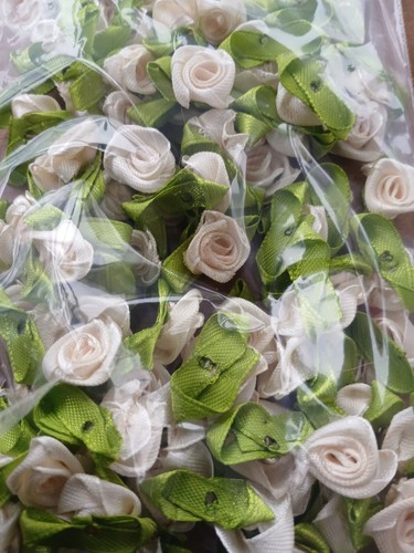 Small satin rose buds - small,