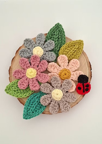 Handmade crochet daisy flowers - handmade,