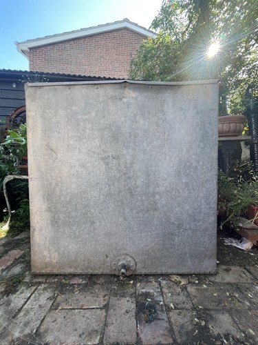 Very large water tank - ,