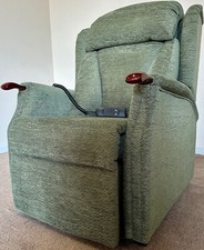 REPOSE LUXURY ELECTRIC RISER RECLINER GREEN CHAIR HEAT & MASSAGE ~ CAN DELIVER