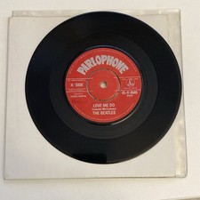 The Beatles Love Me Do Red Parlophone Label 1962 / 1982 7" Single