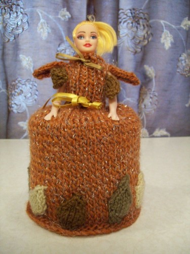 Hand knitted autumn doll - hand,