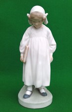 ROYAL COPENHAGEN - GIRL HOLDING BOOK - 922.