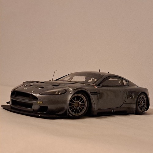 Scale aston martin dbr9 - scale,
