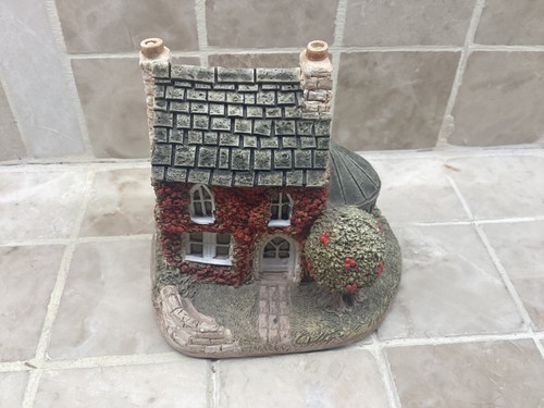 Lilliput lane cottage - lane, holly