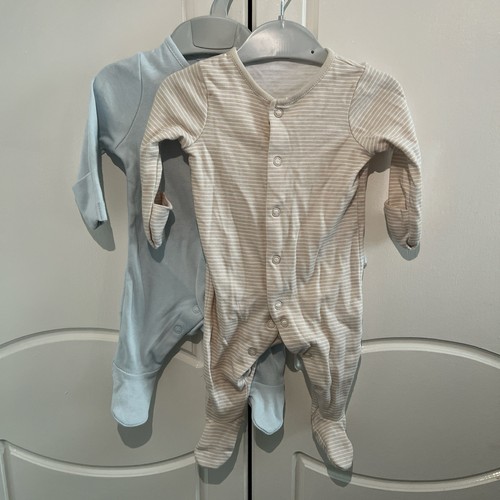 Two newborn baby grows - newborn, grows.