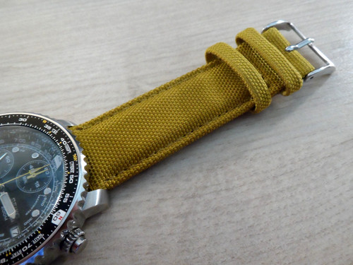 Yellow sailcloth fifty fathoms - fifty,