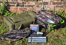 ND2 BAIT BOAT W RAYMARINE DRAGONFLY PRO 5 SABER BAG SPARE BATTERY TRIPOD & STAND