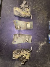 MGB (1968-80) RH & LH DOOR LOCK LATCH MECHANISM AND STRICKERS