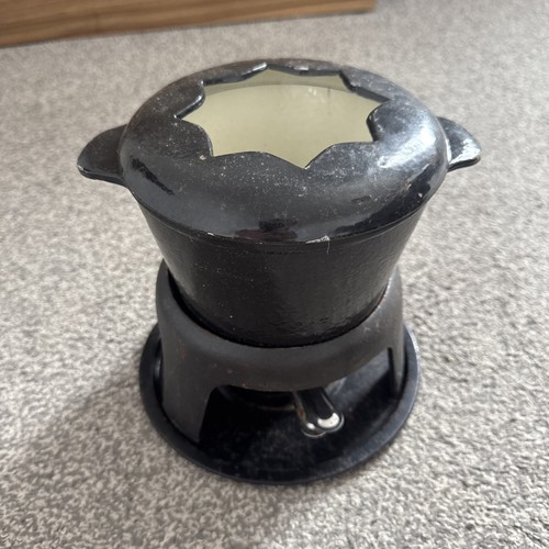 Cast iron fondue - cast, set