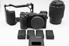 NEAR MINT, Sony a6400 + 28-70mm F3.5-5.6 kit lens + 4 Batteries + Charger + Cage