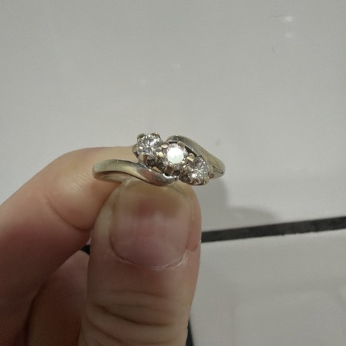18ct gold 50pts diamond - 18ct,