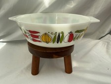 JAJ Pyrex Harvest Vegetable Design Vintage Large Casserole Dish Multicoloured