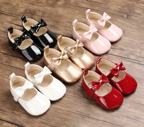 Newborn baby girl - girl, shoes
