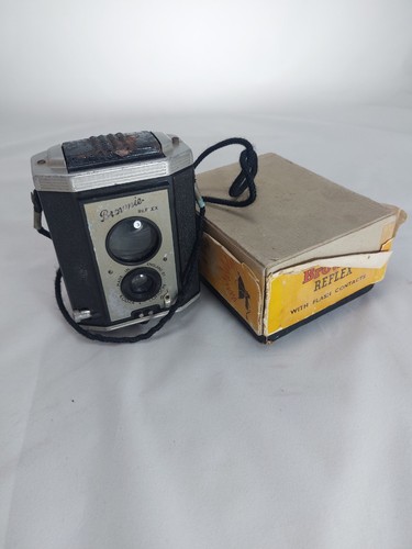 Brownie reflex camera - camera, –