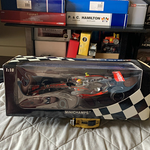 Minichamps hamilton - minichamps, 1:18