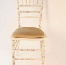 WEDDING VENUE CHAIRS DÉCOR